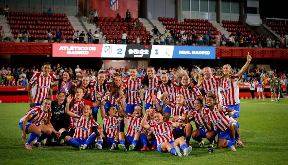 Foto grupal derbi femenino