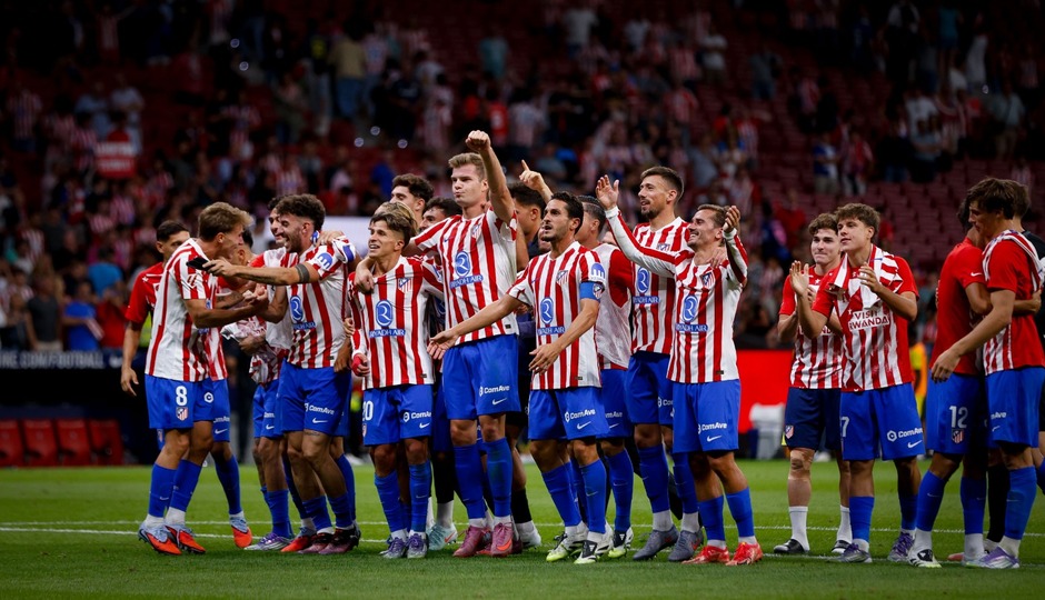 Temp. 25-26 | Atlético - Villareal | Celebración del equipo con la afición al acabar el partido