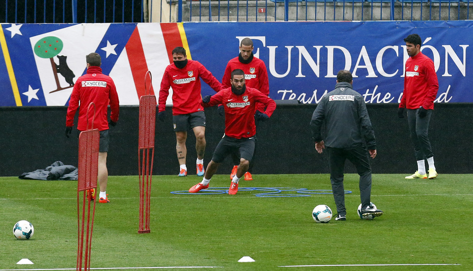 temporada 13/14. Equipo entrenando en el Calderón.  Jugadores realizando ejercicios físicos durante el entrenamiento