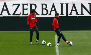 temporada 13/14. Entrenamiento. Diego con el balón entrenando en el Estadio Vicente Calderón