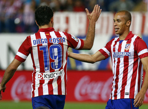 temporada 13/14. Partido Atlético de Madrid- Elche. Diego Costa y Miranda celebrando un gol