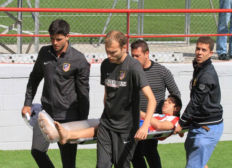 Aitor Ruano se retira lesionado en el partido contra el Aranjuez con fractura de peroné de la pierna derecha