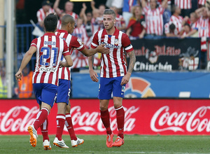 temporada 13/14. Partido Atlético de Madrid_Málaga. Alderweireld celebrando el gol