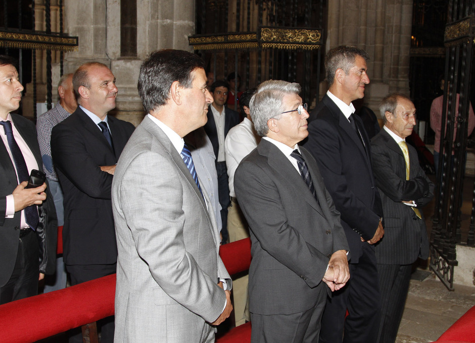 Enrique Cerezo y Miguel Ángel Gil, en primer término, en la visita a la Catedral de El Burgo de Osma