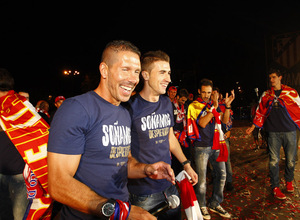 Simeone celebra la Supercopa de Europa 2012 en la plaza de Neptuno