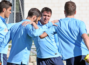 temporada 14/15. Entrenamiento en la ciudad deportiva de Majadahonda. Jugadores estirando durante el entrenamiento