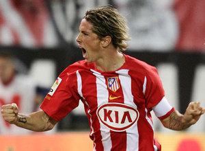 Fernando Torres festeja con rabia un gol marcado con el Atlético
