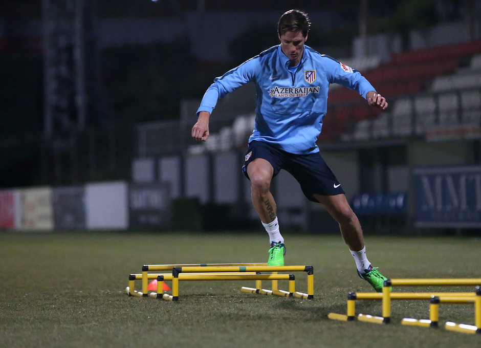 Fernando Torres realiza trabajo físico en el campo 1 de la Ciudad Deportiva