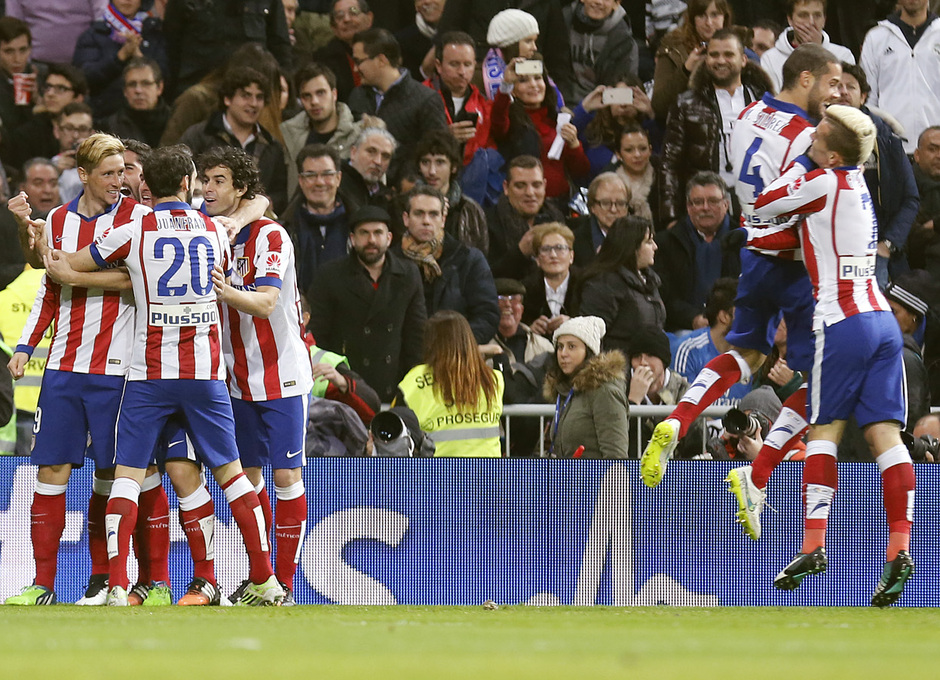 Temporada 14-15. Copa del Rey 1/8 vuelta. Real Madrid - Atlético de Madrid. El equipo celebra el gol de Torres.