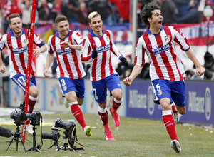 Temporada 14-15. Jornada 22. Atlético de Madrid-Real Madrid. Varios jugadores corren a festejar el gol de Tiago.