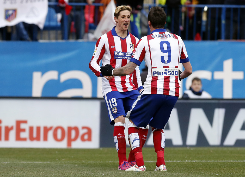 temporada 14/15. Partido Atlético Real Madrid. Torres y Mandzukic celebrando un gol