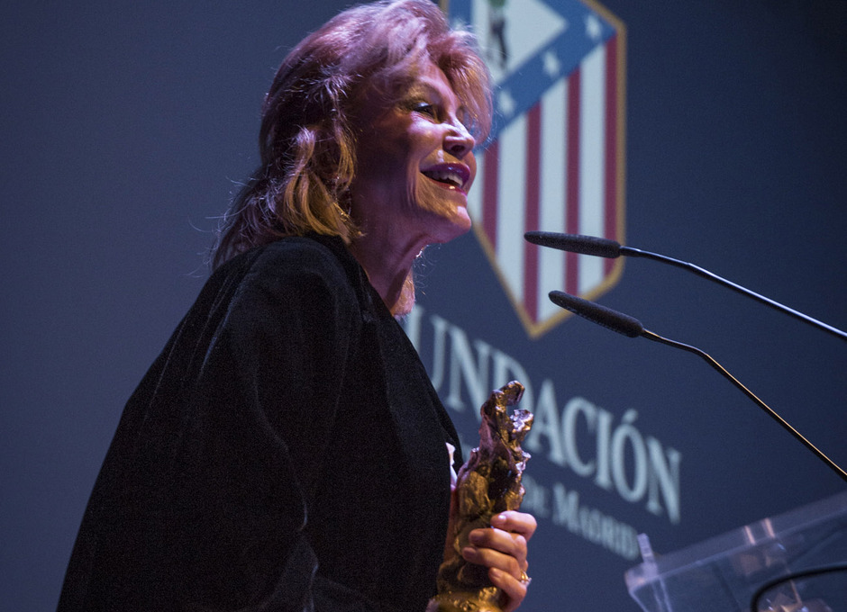 Tita Cervera, Baronesa Thyssen, recoge el premio a la Cultura que le fue concedido en los premios de la Fundación