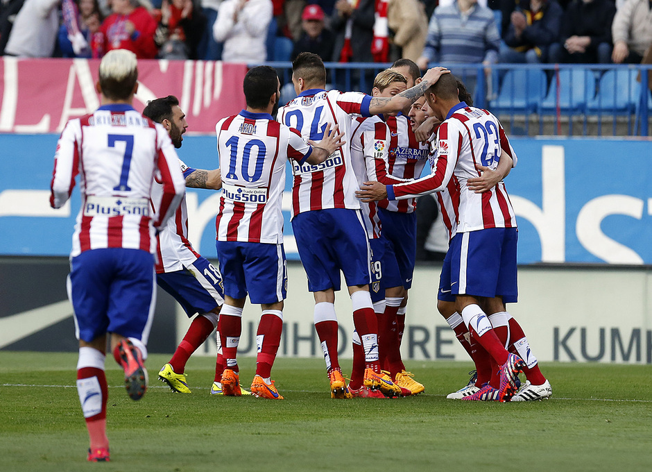Temporada 14-15. Jornada 30. Atlético de Madrid-Real Sociedad. Los jugadores celebran el primer gol.