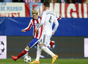 temporada 14/15. Partido Atlético de Madrid Real Madrid. Champions League. Torres con el balón durante el partido