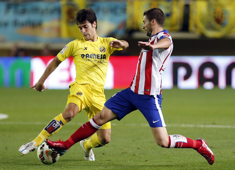 Temporada 14-15. Jornada 34. Villarreal - Atlético de Madrid. Gabi corta un pase rival.