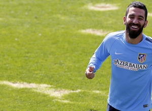 temporada 14/15. Entrenamiento en la ciudad deportiva de Majadahonda. Arda bromeando durante el entrenamiento