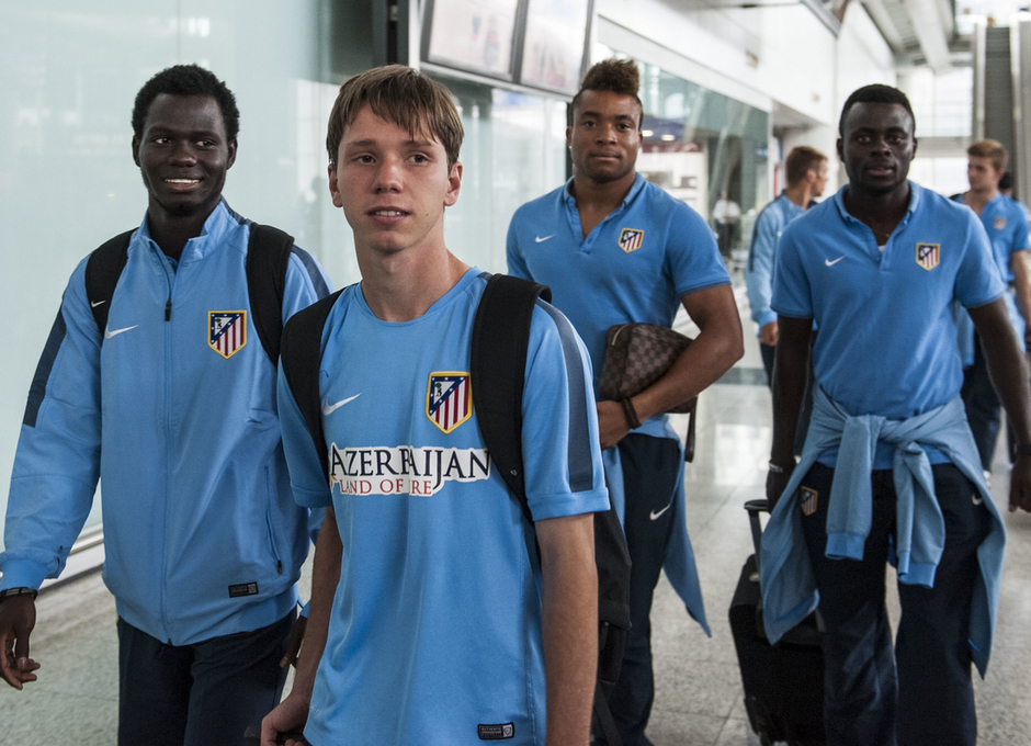 Arona, Villa, Pierre y Benjamín, a su llegada al aeropuerto de Hong Kong
