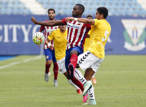 Primer partido de Jackson. Triangular disputado en Butarque. El jugador colombiano forcejea con un contrario