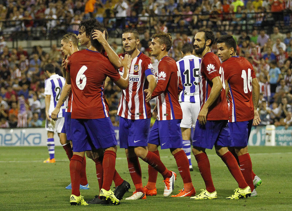 Partido amistoso Atlético de Madrid - Real Sociedad. Koke también fue felicitado por su asistencia en el segundo gol