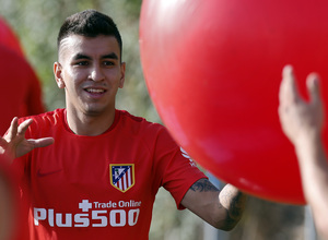 temporada 15/16. Entrenamiento en la ciudad deportiva de Majadahonda. Correa realizando ejercicios físicos durante el entrenamiento