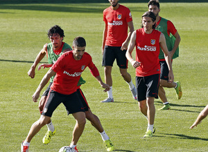 temporada 15/16. Entrenamiento en la ciudad deportiva de Majadahonda. Gabi controlando un balón durante el entrenamiento