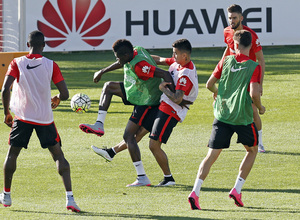 temporada 15/16. Entrenamiento en la ciudad deportiva de Majadahonda. Thomas controlando un balón durante el entrenamiento