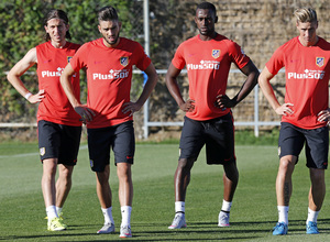 temporada 15/16. Entrenamiento en la ciudad deportiva de Majadahonda. Jugadores estirando durante el entrenamiento