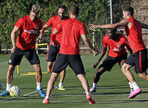 temporada 15/16. Entrenamiento en la ciudad deportiva de Majadahonda. Jugadores realizando un rondo durante el entrenamiento