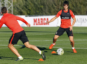 temporada 15/16. Entrenamiento en la ciudad deportiva de Majadahonda. Óliver realizando ejercicios con balón durante el entrenamiento