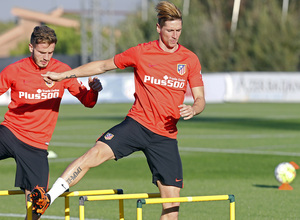 temporada 15/16. Entrenamiento en la ciudad deportiva de Majadahonda. Torres realizando ejercicios físicos durante el entrenamiento