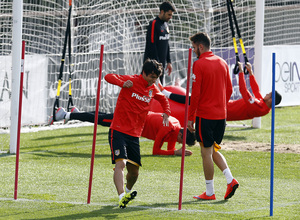 temporada 15/16. Entrenamiento en la ciudad deportiva de Majadahonda. Óliver realizando ejercicios con balón durante el entrenamiento