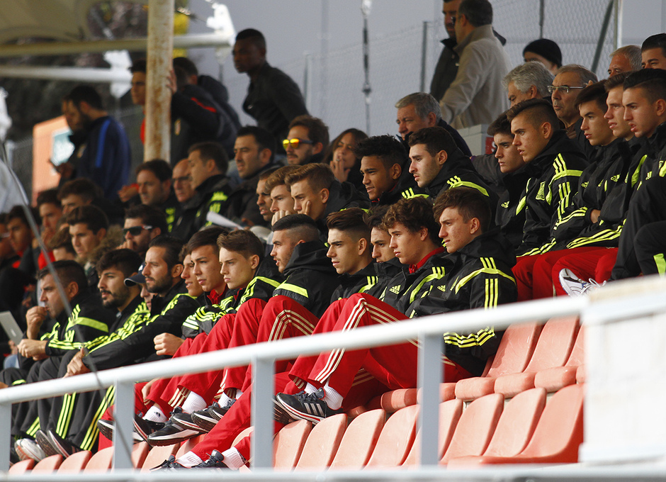 La selección nacional Sub-17 que dirige Santi Denia estuvo en la Ciudad Deportiva viendo el partido ante el Astana