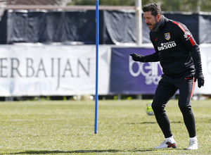 Temporada 15/16. Entrenamiento en la ciudad deportiva de Majadahonda 21-11-2015. Simeone