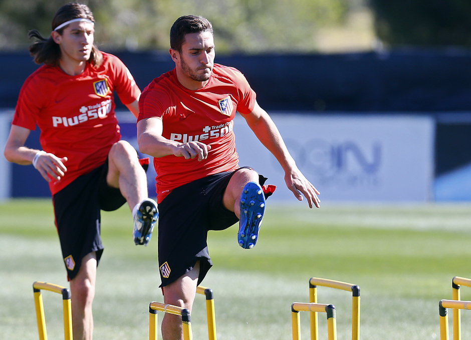 Temporada 15/16. Entrenamiento en la Ciudad Deportiva Wanda Atlético de Madrid. Koke y Filipe durante el entrenamiento.
