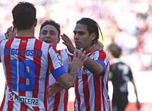 Temporada 12/13. Partido Atlético de Madrid Granada. Falcao Cebolla y Costa celebrando un gol