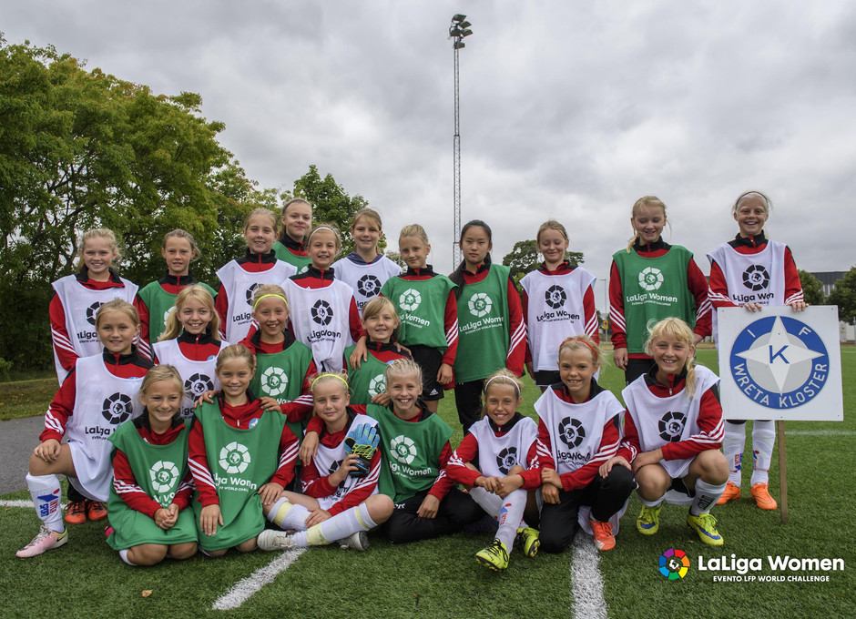 Temp. 2016/2017. Atlético de Madrid Femenino clinic en Linköping