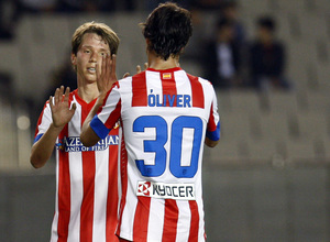 Temporada 2012-2013. Amistoso en Azerbaijan. Villa y Óliver celebran el gol conseguido por este último