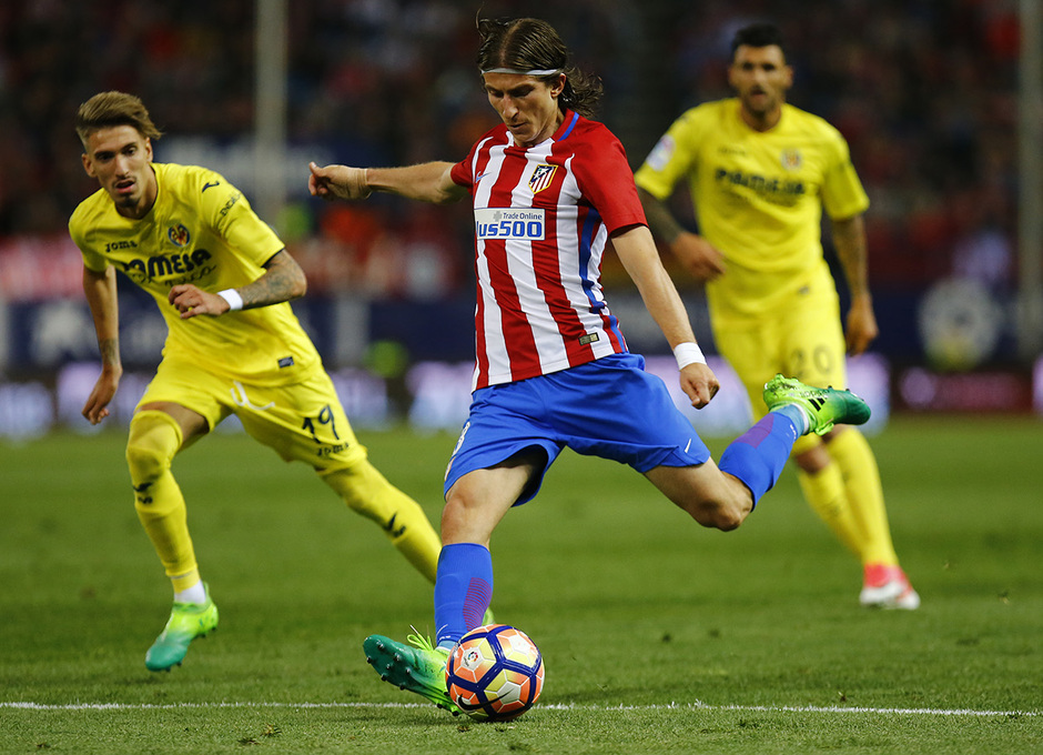 Temporada 16/17. Partido Atlético Villarreal. Filipe golpeando un balón durante el partido
