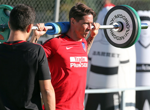 temporada 17/18. Entrenamiento en la ciudad deportiva Wanda.  Torres realizando ejercicios físicos durante el entrenamiento