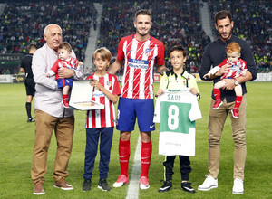 Temp. 17-18 | Elche-Atlético de Madrid | Homenaje Saúl