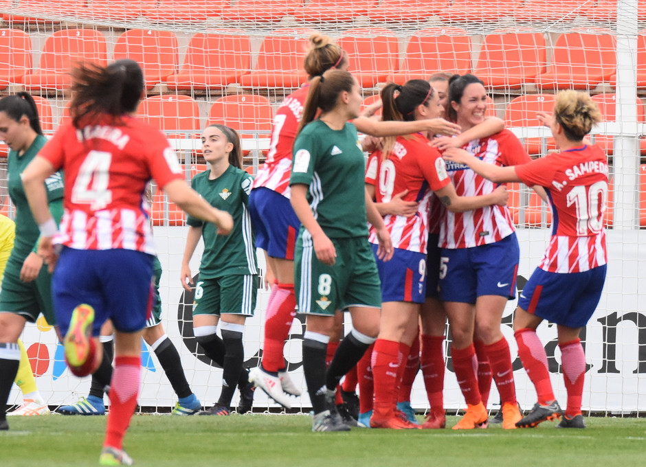 Temp. 17/18 | Atlético de Madrid Femenino - Betis | 01-04-18 | Jornada 25 | Celebración gol de Silvia Meseguer