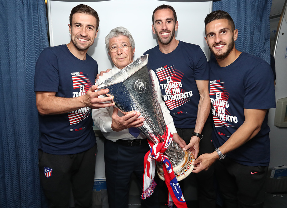 Temporada 17/18 | Final de Lyon de la Europa League | Olympique de Marsella - Atlético de Madrid | Cerezo con Gabi, Godín y Koke.