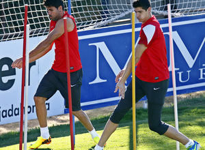 Temporada 13/14. Diego Costa y Courtois realizan una serie física en un entrenamiento en Majadahonda