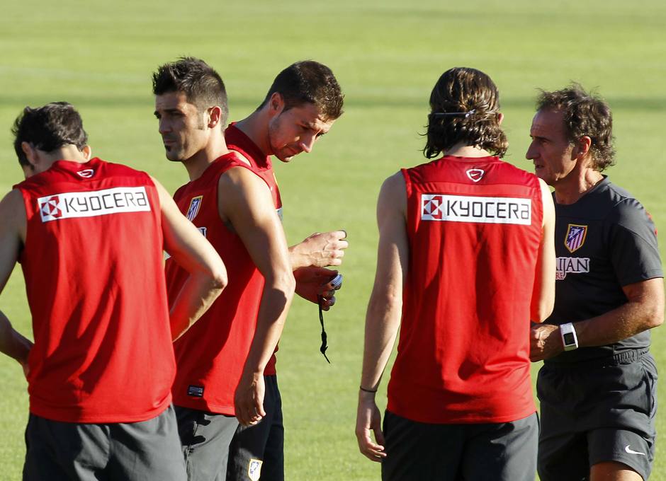 Juanfran, Villa, Gabi, Filipe Luis y Oscar Ortega, en un momento del entrenamiento del domingo 11 de agosto