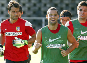 Temporada 13/14. Aranzubia en su primer entrenamiento con el Atlético en Majadahonda corre con Mario y Borja Martínez
