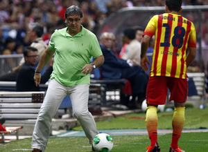 Temporada 13/14. Partido Supercopa. Vicente Calderón. Tata parando un balón con los pies