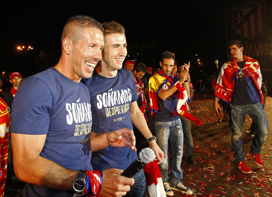 Simeone celebrando la Supercopa de Europa en Neptuno