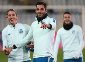 Filipe y Adán se muestran sonrientes antes de un ejercicio en el Jan Breydel Stadion