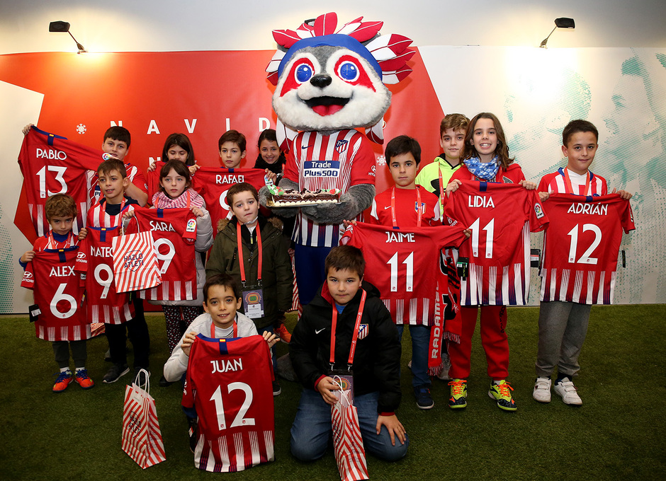 Temp. 18-19 | Entrenamiento en el Wanda Metropolitano abierto al público | Niños
