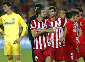 Temporada 2013/2014 FC Barcelona - Atlético de Madrid Los jugadores tras el partido en el terreno de juego